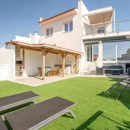 The Shoreline Spacious 4bdr In Caparica Lissabon